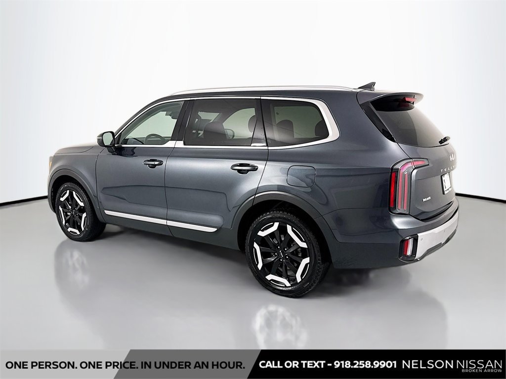 Used 2024 Kia Telluride EX w/ EX Captain's Chair Package FWD image 7