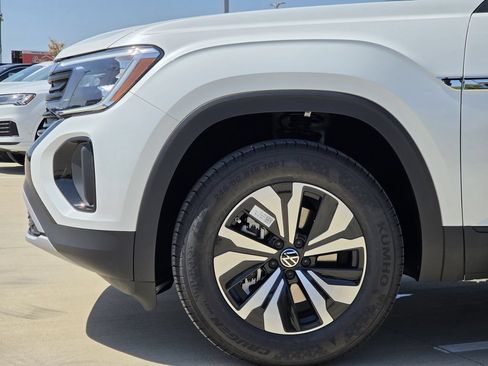 New 2026 Volkswagen Atlas Cross Sport SE FWD image 7