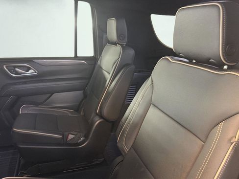Used 2024 GMC Yukon XL SLT w/ SLT Luxury Package AWD/4WD image 27