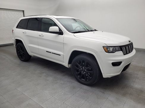 Used 2017 Jeep Grand Cherokee Altitude AWD/4WD image 11