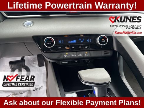 Used 2023 Hyundai Elantra SEL image 25