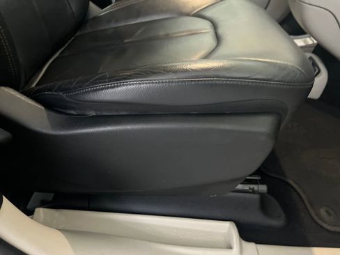 Used 2017 Chrysler Pacifica Touring-L image 56