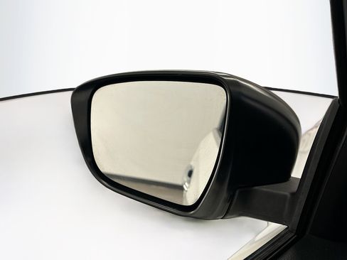 Used 2016 Nissan Rogue SV image 16