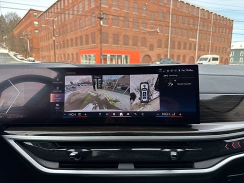 Used 2024 BMW X7 xDrive40i image 39