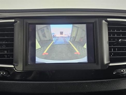 Used 2020 Chrysler Pacifica Touring-L image 38