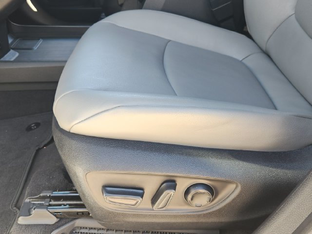 Used 2026 Toyota Sienna XLE FWD image 18