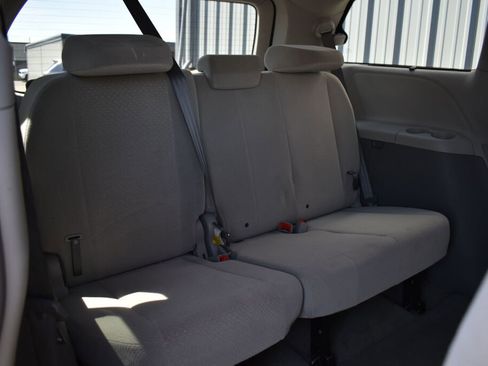 Used 2014 Toyota Sienna LE FWD image 23