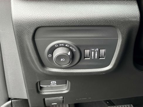 Used 2025 Jeep Grand Cherokee L Limited w/ Luxury Tech Group II image 30