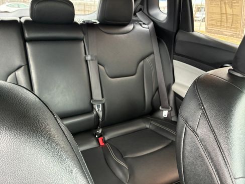 Used 2025 Jeep Compass Limited image 33