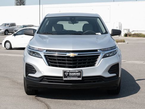 Used 2022 Chevrolet Equinox LS AWD/4WD image 2