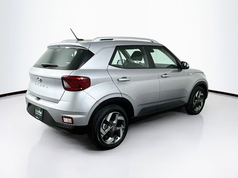 Used 2025 Hyundai Venue SEL FWD image 9