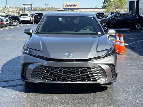 Used 2025 Toyota Camry SE image 12
