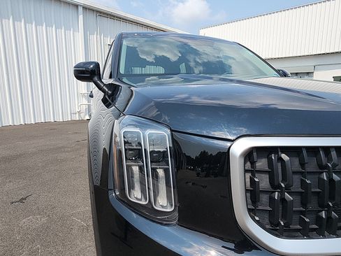 Used 2023 Kia Telluride EX w/ EX Captain's Chair Package AWD/4WD image 12