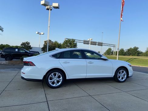 Used 2025 Honda Accord LX image 12