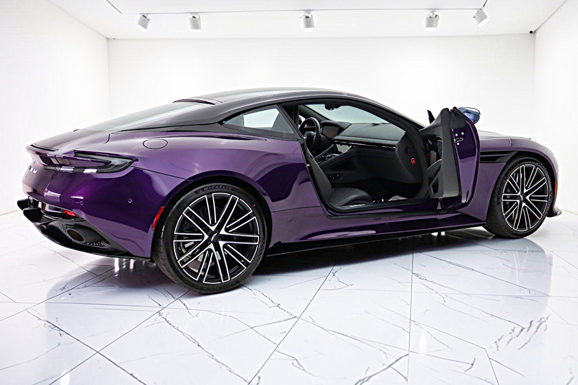 Used 2024 Aston Martin DB12 Coupe RWD image 12