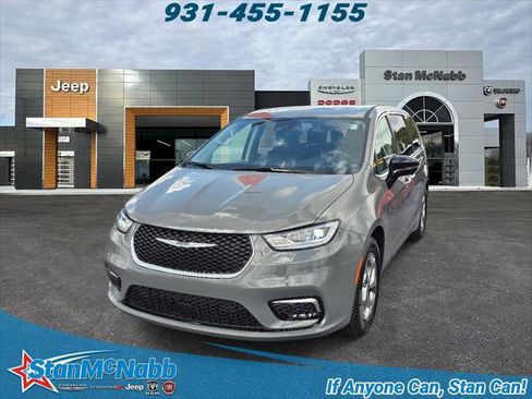 Certified 2024 Chrysler Pacifica Limited w/ Uconnect Theater Family Group FWD image 1