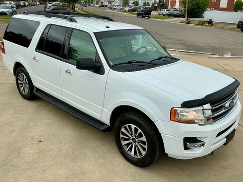 Used 2017 Ford Expedition EL XLT w/ Equipment Group 201A AWD/4WD image 4
