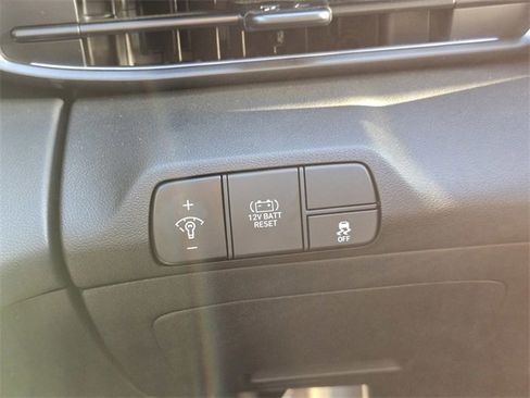 New 2025 Hyundai Elantra SEL image 19