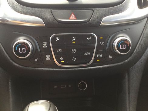 Used 2020 Chevrolet Equinox LT AWD/4WD image 34