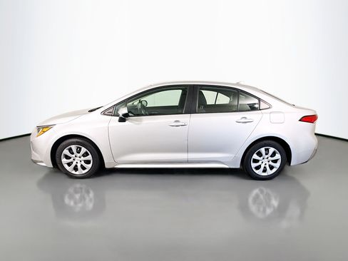 Used 2021 Toyota Corolla LE image 6
