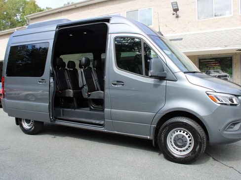 Used 2024 Mercedes-Benz Sprinter 2500 image 28