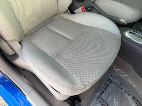 Used 2015 Nissan Versa SV FWD image 43