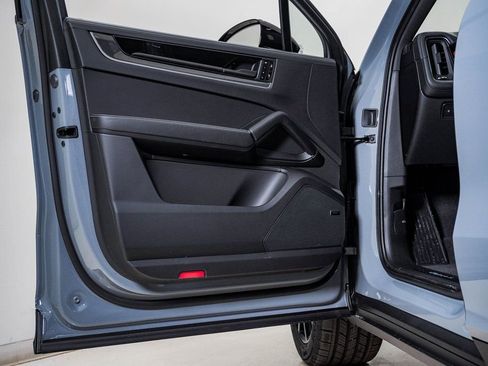 New 2026 Porsche Cayenne S image 25