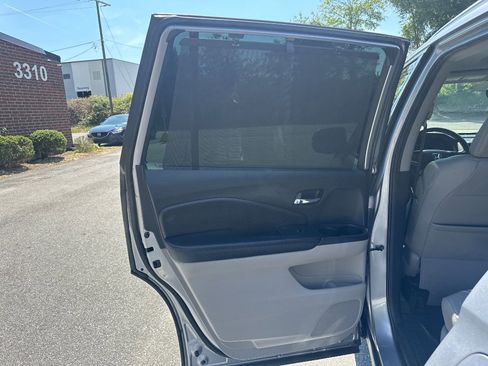 Used 2021 Honda Pilot Touring image 15