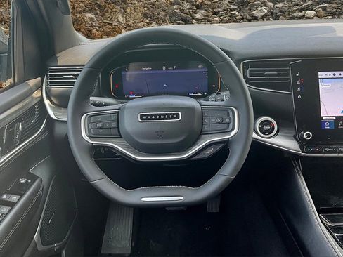 Used 2024 Jeep Wagoneer Series III image 5