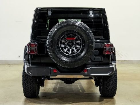 Used 2022 Jeep Wrangler Unlimited Sahara AWD/4WD image 31