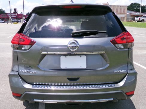 Used 2017 Nissan Rogue SV AWD/4WD image 4