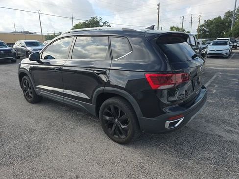 Used 2024 Volkswagen Taos SE w/ Black Wheel Package FWD image 4