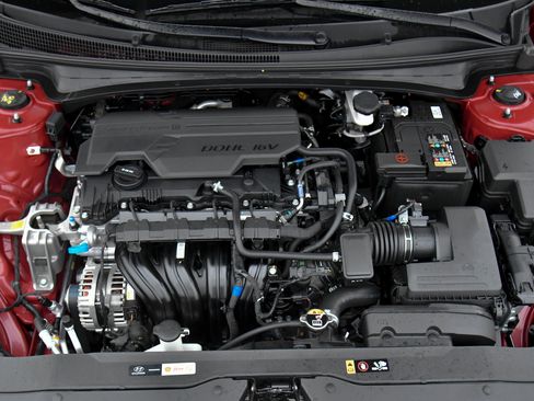 Used 2025 Hyundai Elantra Sport image 40