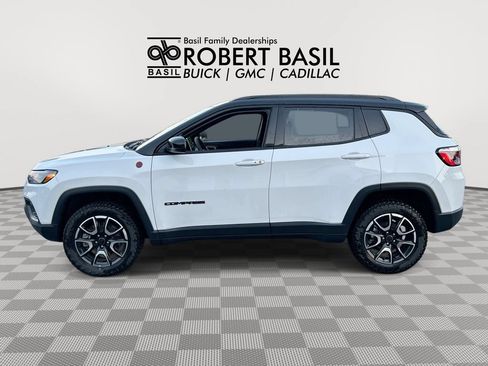 Used 2025 Jeep Compass Trailhawk AWD/4WD image 5