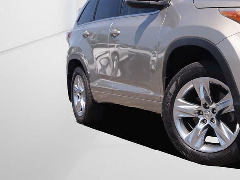 Used 2014 Toyota Highlander Limited AWD/4WD image 3