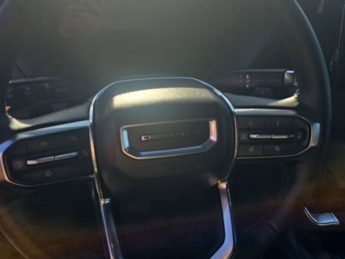 Used 2025 GMC Yukon XL Denali AWD/4WD image 12