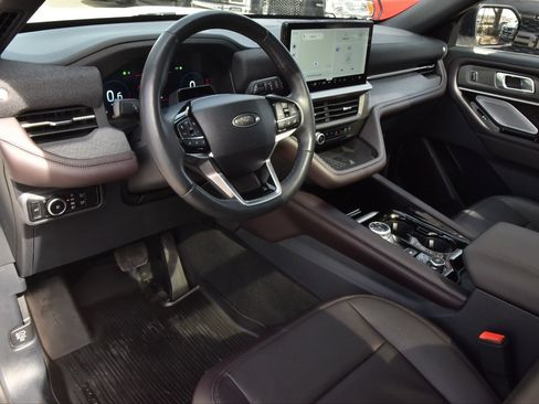 Certified 2025 Ford Explorer Platinum w/ Ultimate Package image 35