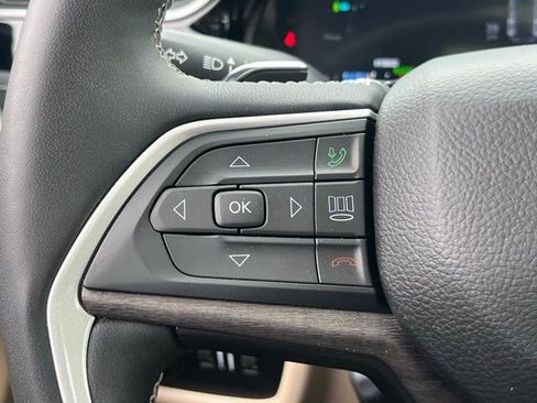 Used 2022 Jeep Grand Cherokee Limited 4xe w/ Luxury Tech Group II image 17