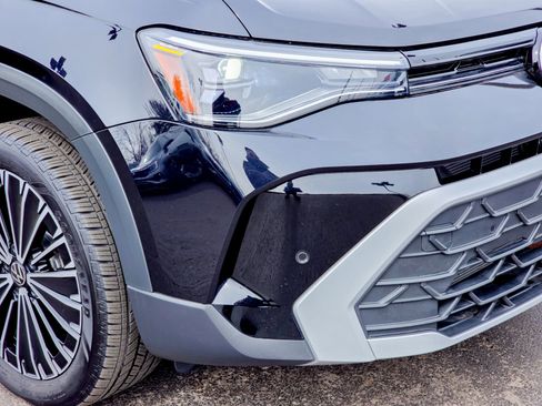 Used 2025 Volkswagen Taos SE image 8