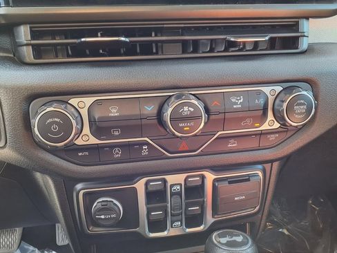 Used 2024 Jeep Wrangler Unlimited Sport AWD/4WD image 9