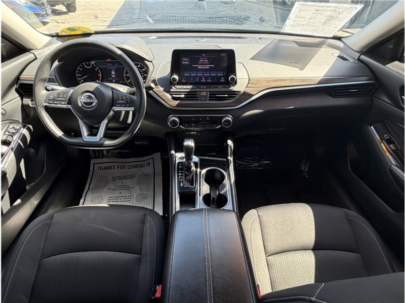 Used 2023 Nissan Altima 2.5 SV FWD image 23