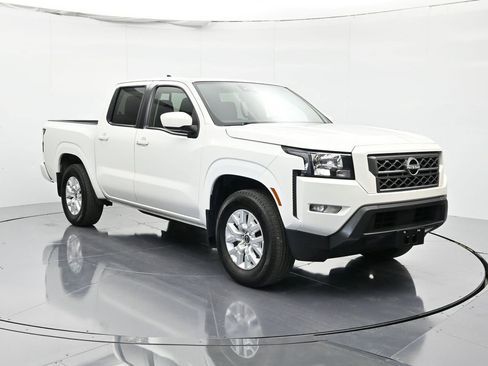 Used 2023 Nissan Frontier SV w/ SV Convenience Package image 3