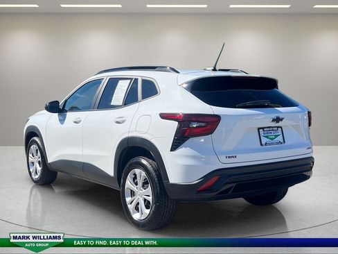 Used 2025 Chevrolet Trax RS FWD image 5