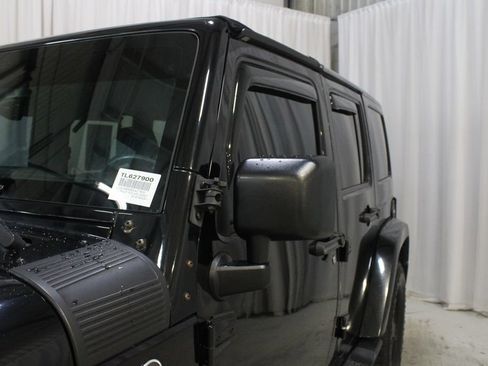 Used 2015 Jeep Wrangler Unlimited Sahara AWD/4WD image 31