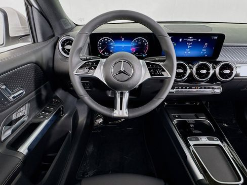 New 2026 Mercedes-Benz GLB 250 image 4