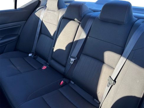 Used 2024 Nissan Altima 2.5 SV image 13