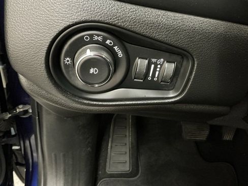 Used 2018 Jeep Renegade Latitude image 20