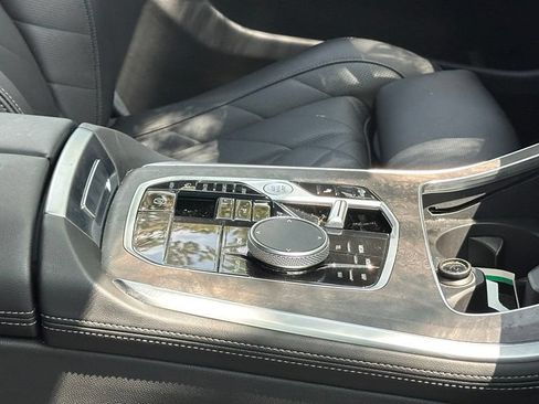 Used 2025 BMW X5 xDrive40i w/ Premium Package AWD/4WD image 6