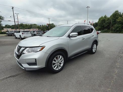 Used 2018 Nissan Rogue SV image 5