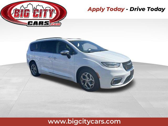 Used 2023 Chrysler Pacifica Limited FWD image 1